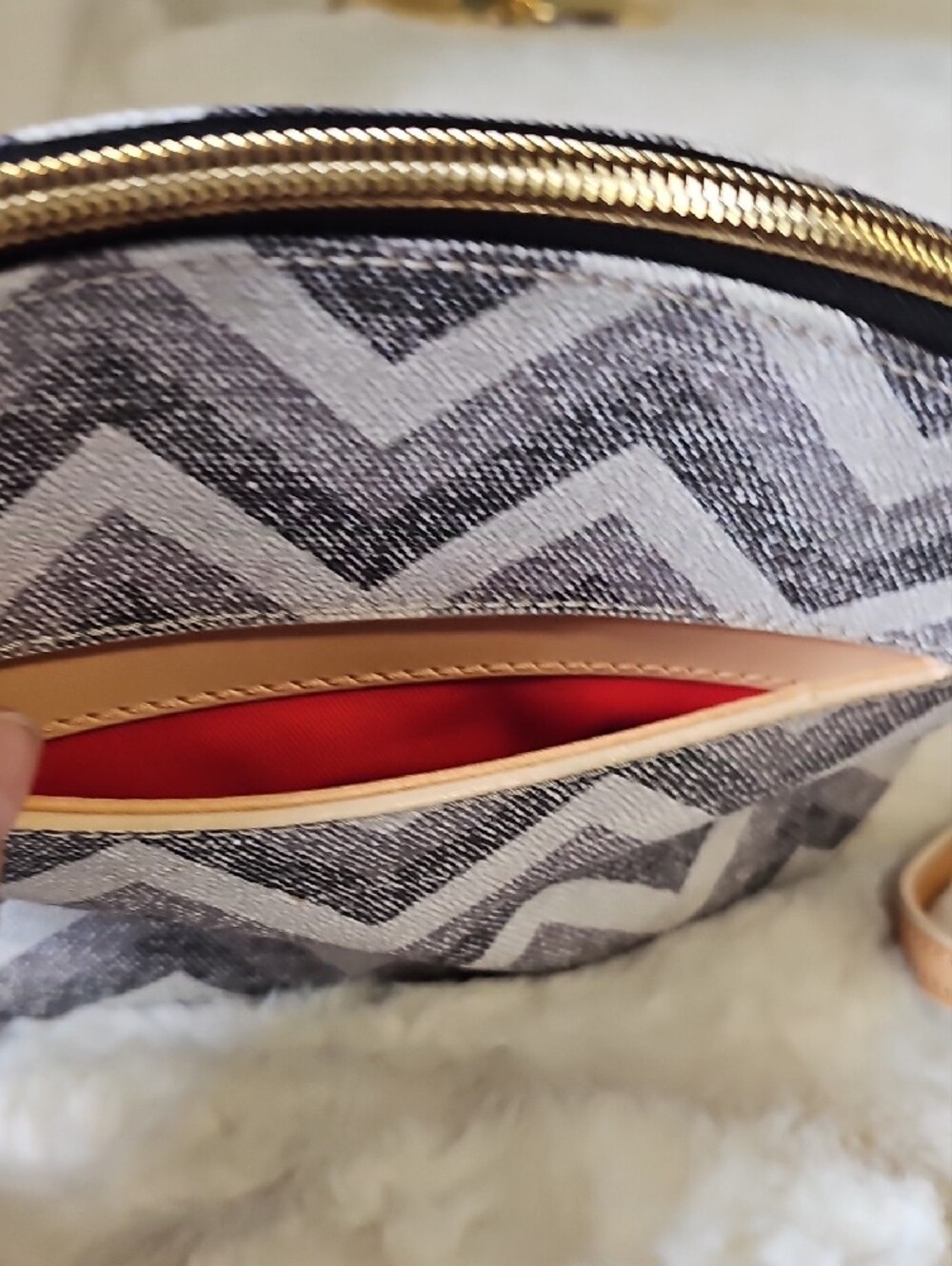 Dooney & Bourke Suki Crossbody - Picture 6 of 13